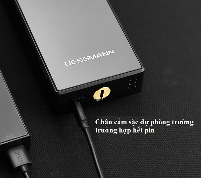 Khóa điện tử Dessmann A110 tích hợp cổng sạc dự phòng giúp mở khóa khi pin hết đột ngột